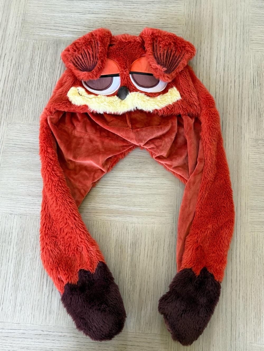 Shanghai Disneyland Zootopia Land Nick Wilde Plushy Hat with Moving Ear EUC